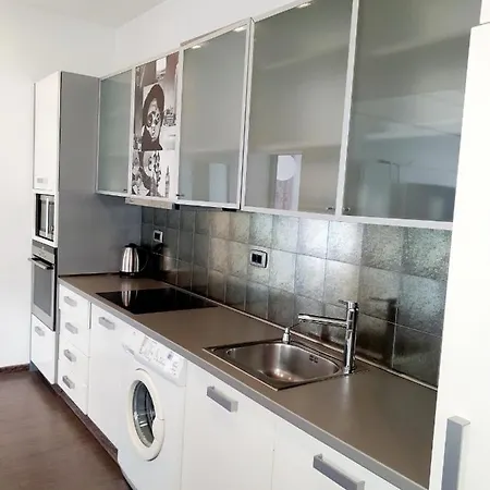 Center Next To Vitosha Boulevard Апартаменты София